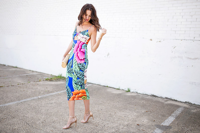 The Miller Affect sharing tips for packing for the beach wearing a Mara Hoffman dress