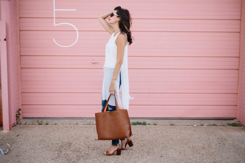 The Miller Affect posting about her two favorite reversible totes for summer