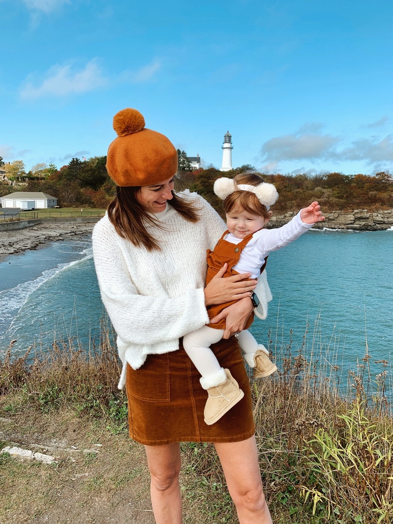 mommy and me outfits on themilleraffect.com fall new england road trip